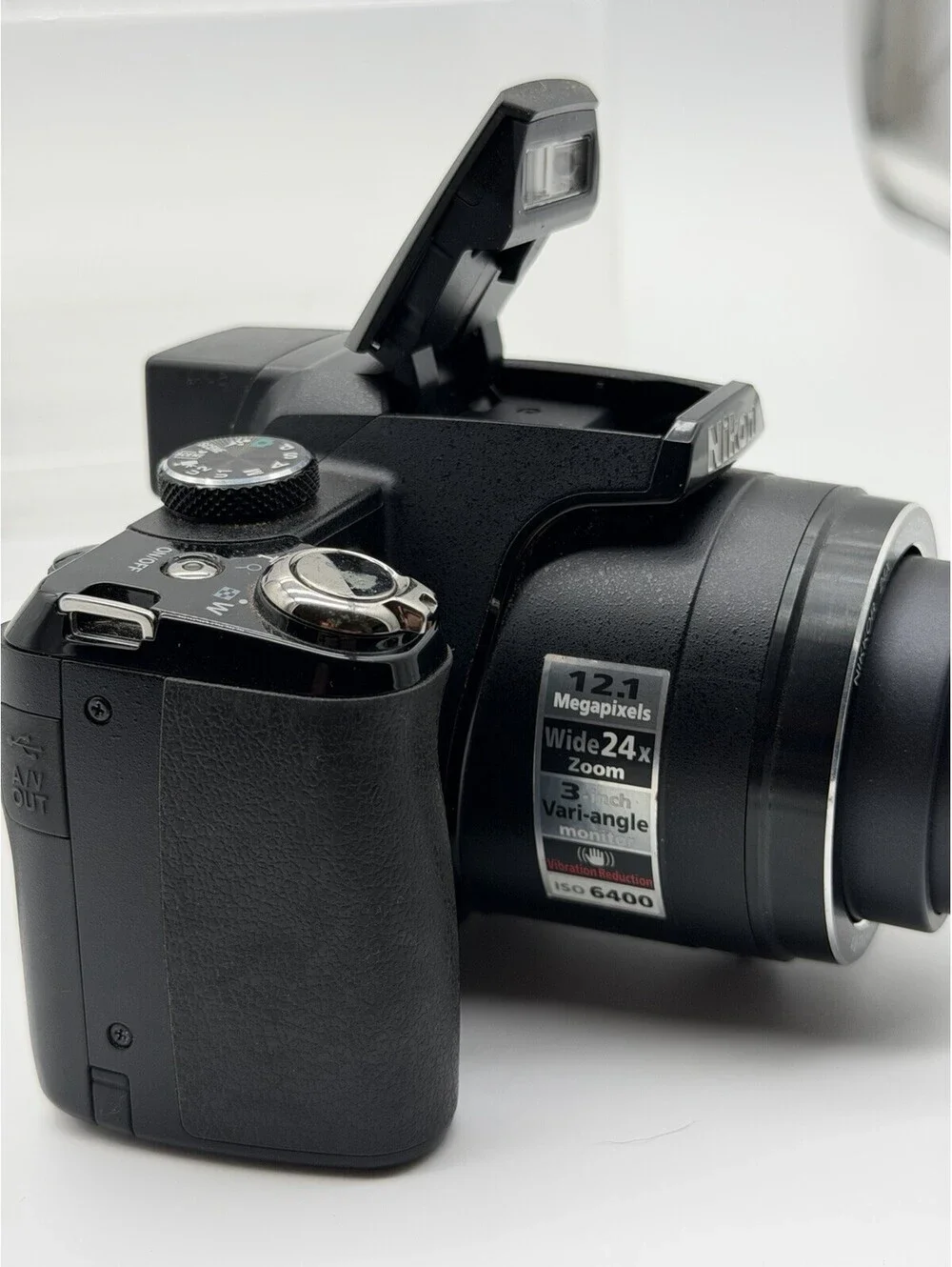 Nikon COOLPIX P90 Digital Camera w/Case, Battery, & Charger (TESTED AND WORKS)